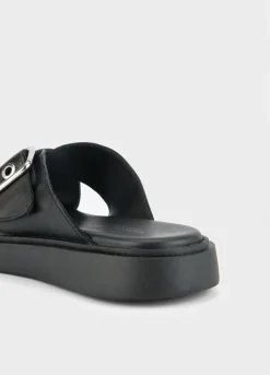 Connie Sandalen
