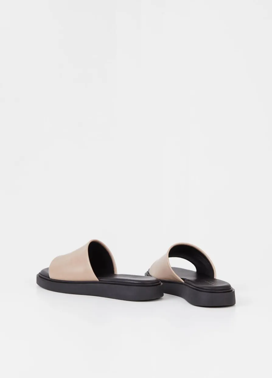 Connie Sandalen