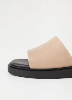 Connie Sandalen