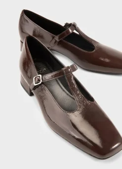Debbi Pumps