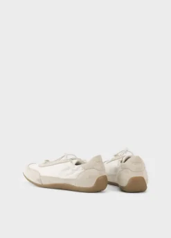 Hollie Sneaker