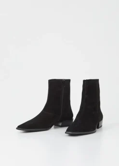 Nella Stiefeletten