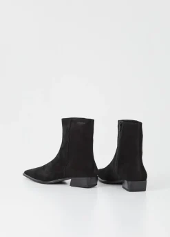 Nella Stiefeletten