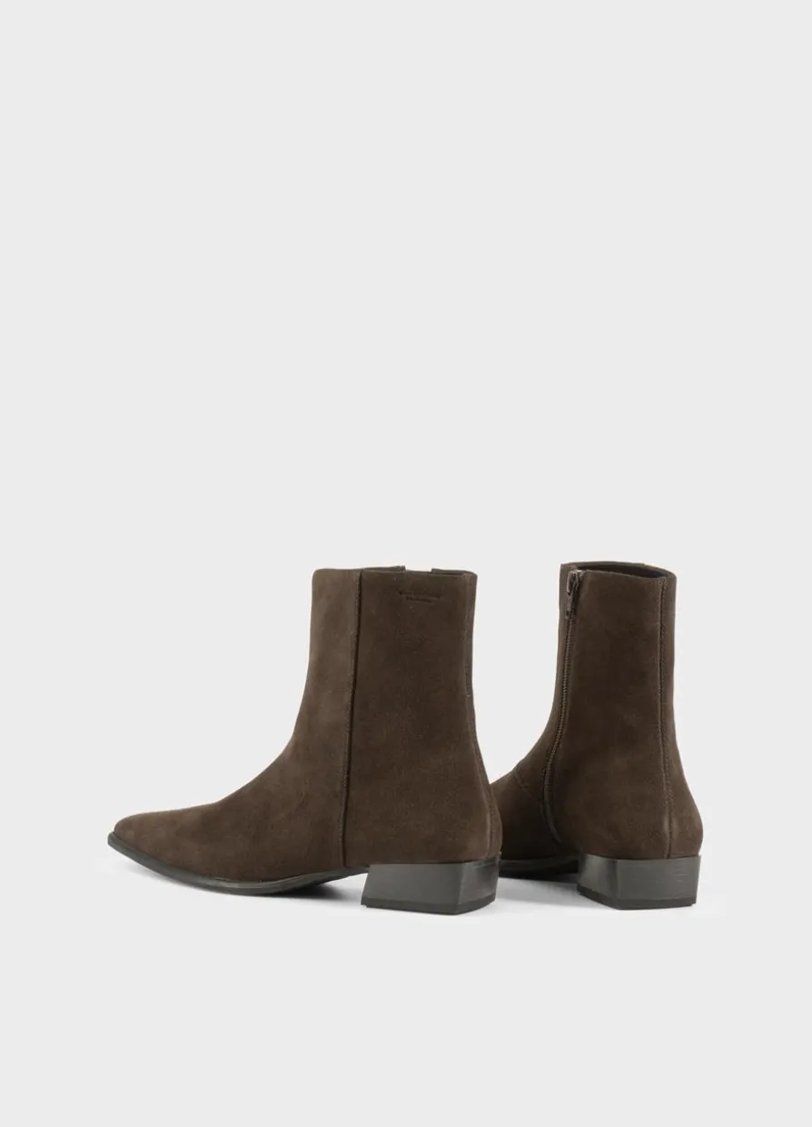 Nella Stiefeletten