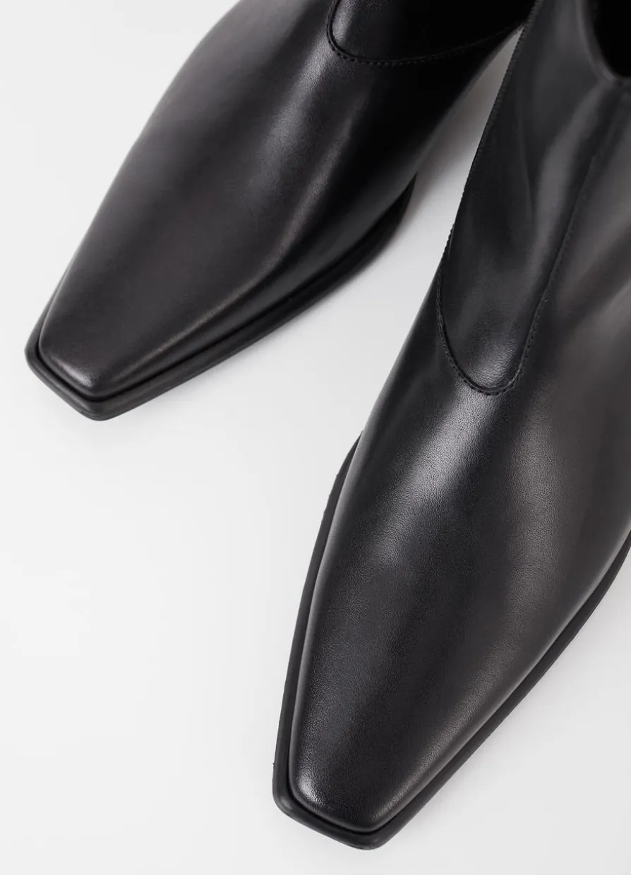 Nella Stiefeletten