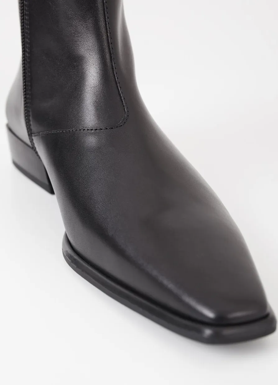 Nella Stiefeletten