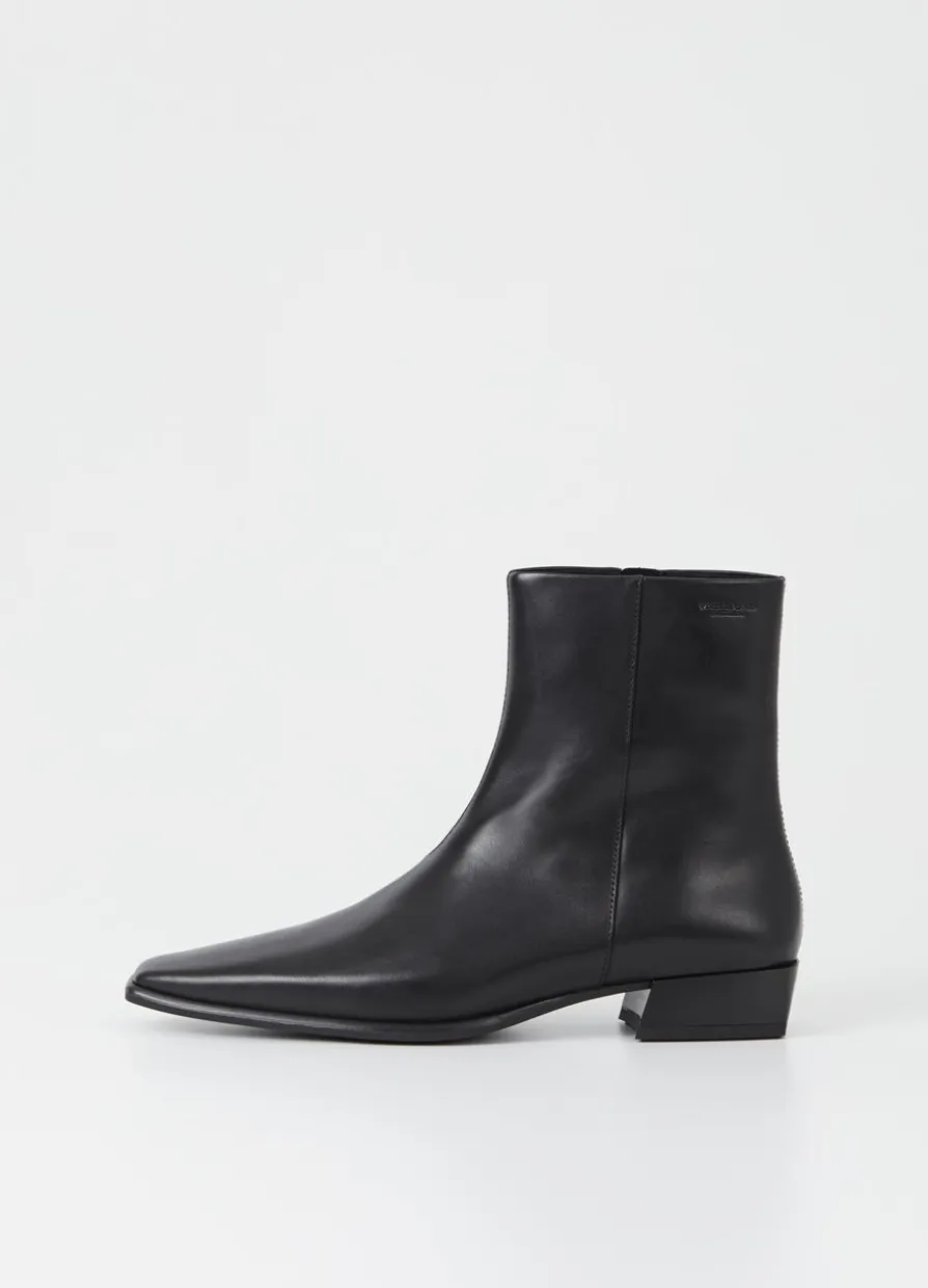 Nella Stiefeletten