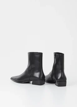 Nella Stiefeletten